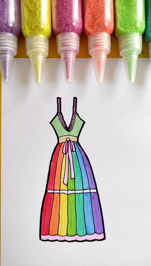 彩色裙子简笔画带颜色图片