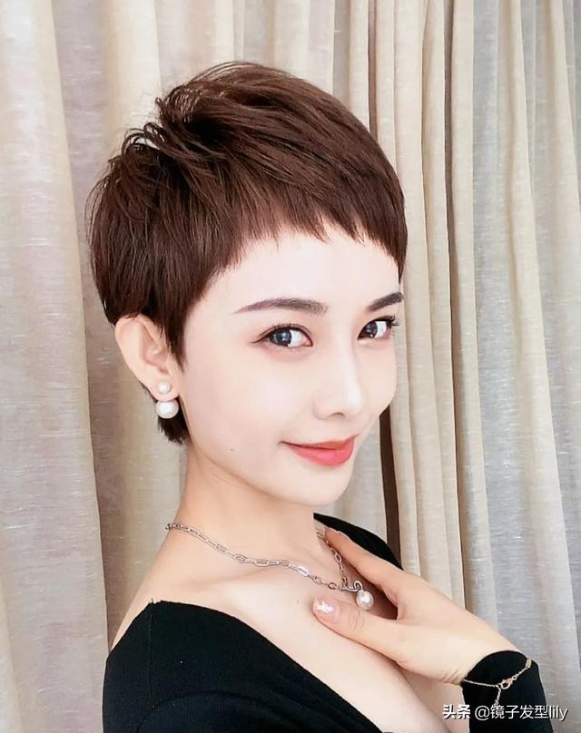 发型女2022流行发型锁骨发微卷:洋气小卷锁骨发超短发16款(16)